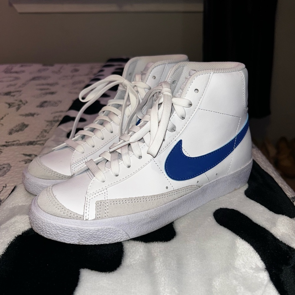white nike blazers mid 70s blue swoosh big kids 5.5 women’s 7